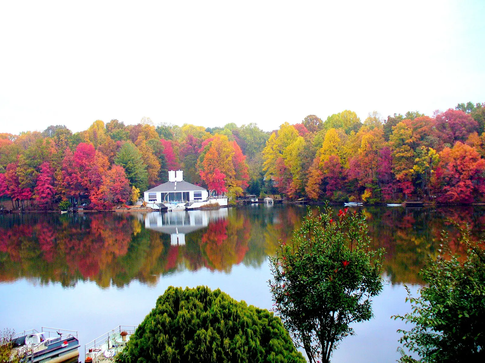 Fall color around Lake Thoreau in Reston, one of the four lakes along Reston Association's paths